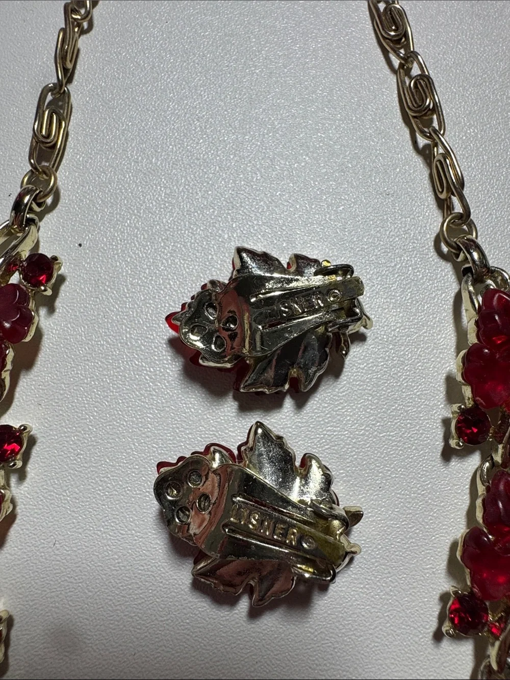 LISNER MOLDED RED “JELLY” LUCITE RHINESTONE LEAF NECKLACE BRACELET EARRINGS SET